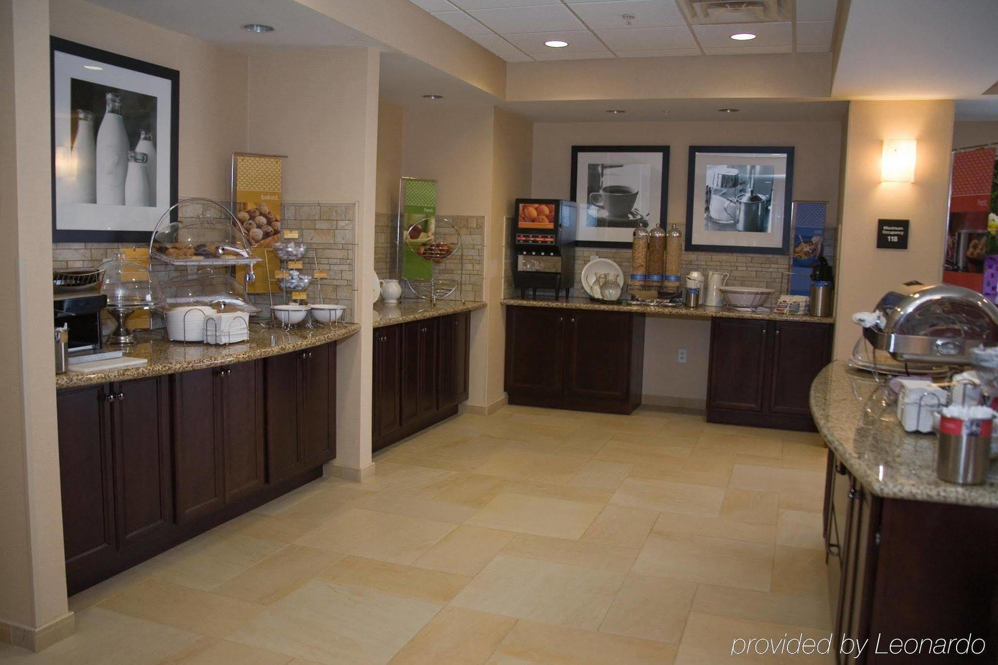 Hampton Inn Watertown Restoran gambar