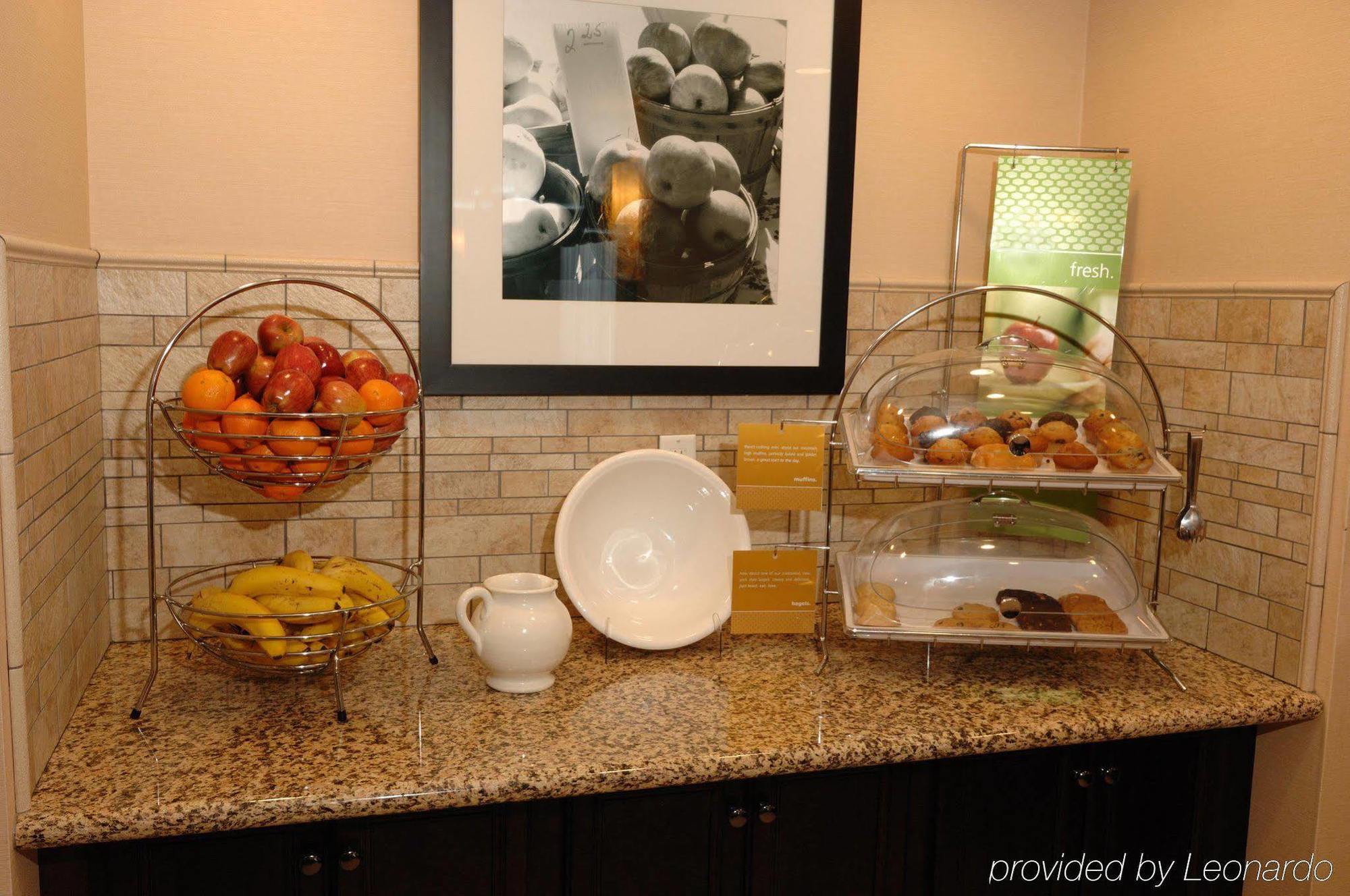 Hampton Inn Watertown Restoran gambar