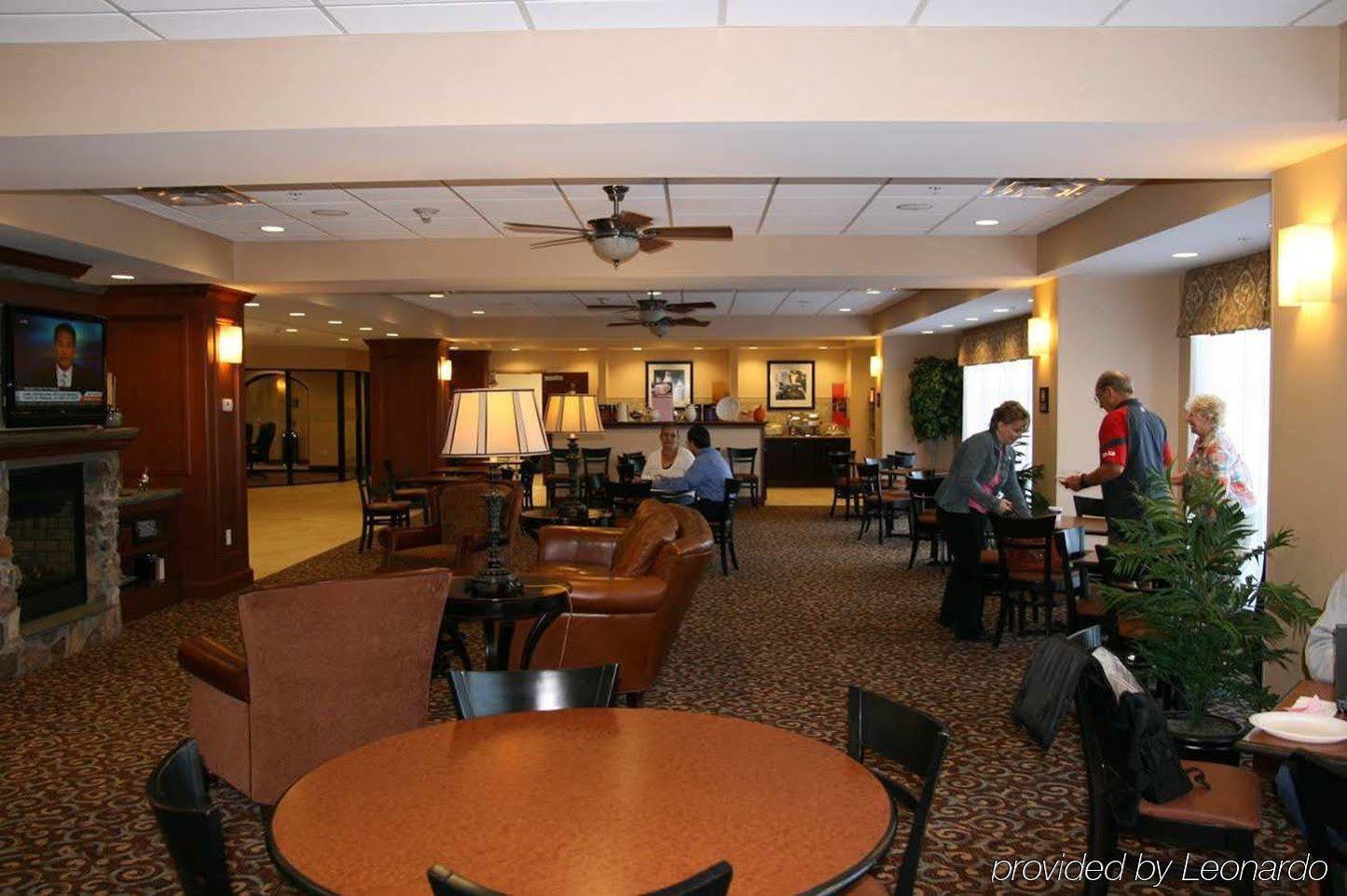Hampton Inn Watertown Restoran gambar