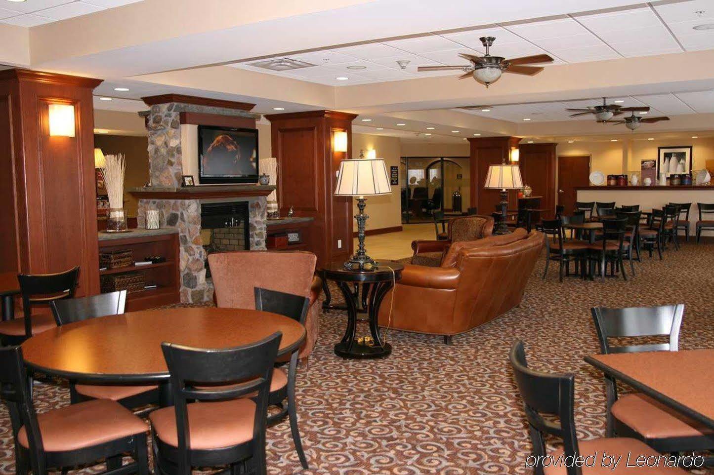 Hampton Inn Watertown Restoran gambar