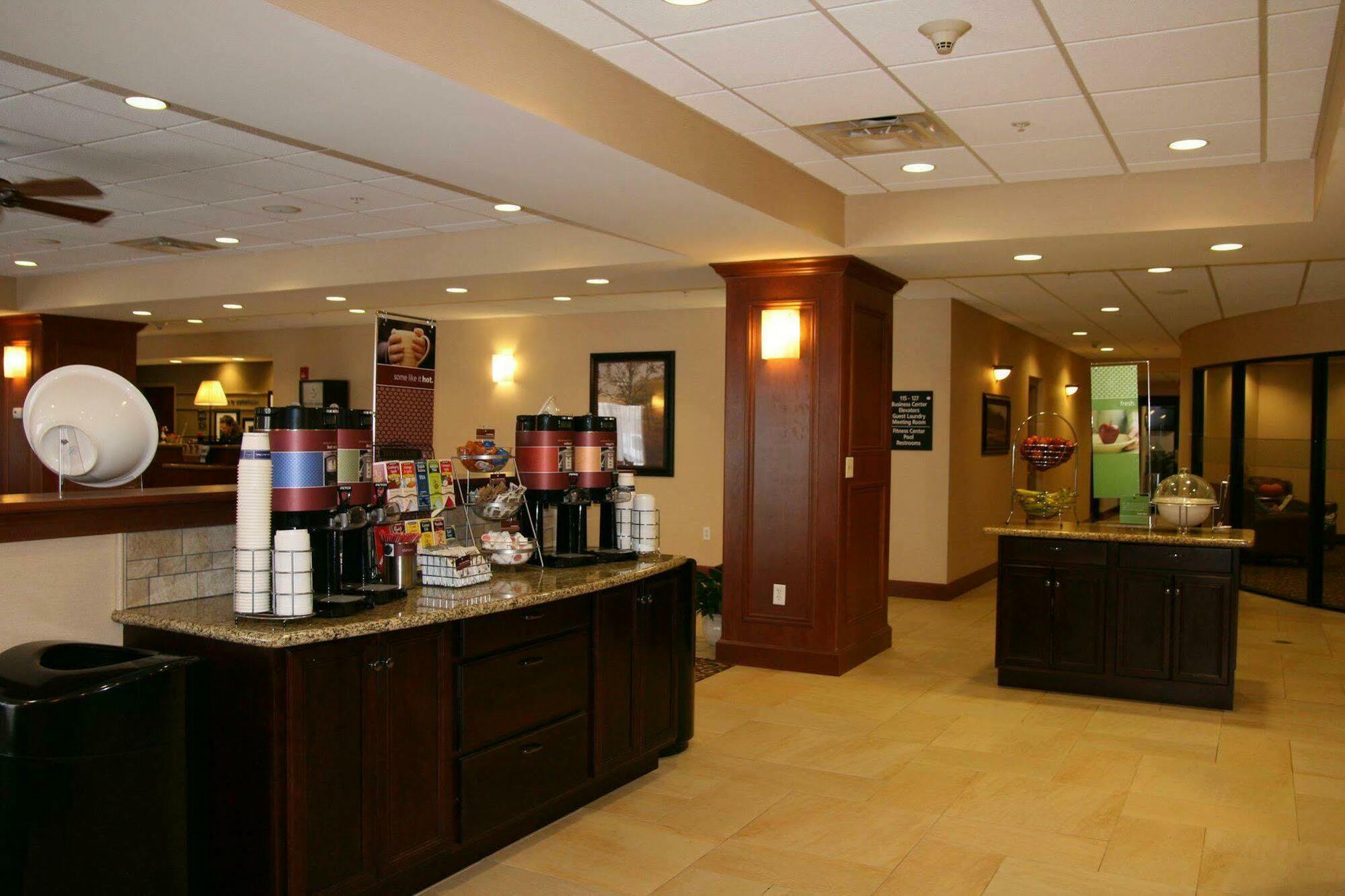 Hampton Inn Watertown Restoran gambar